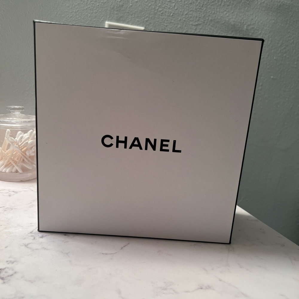 Chanel White Medium Gift Box